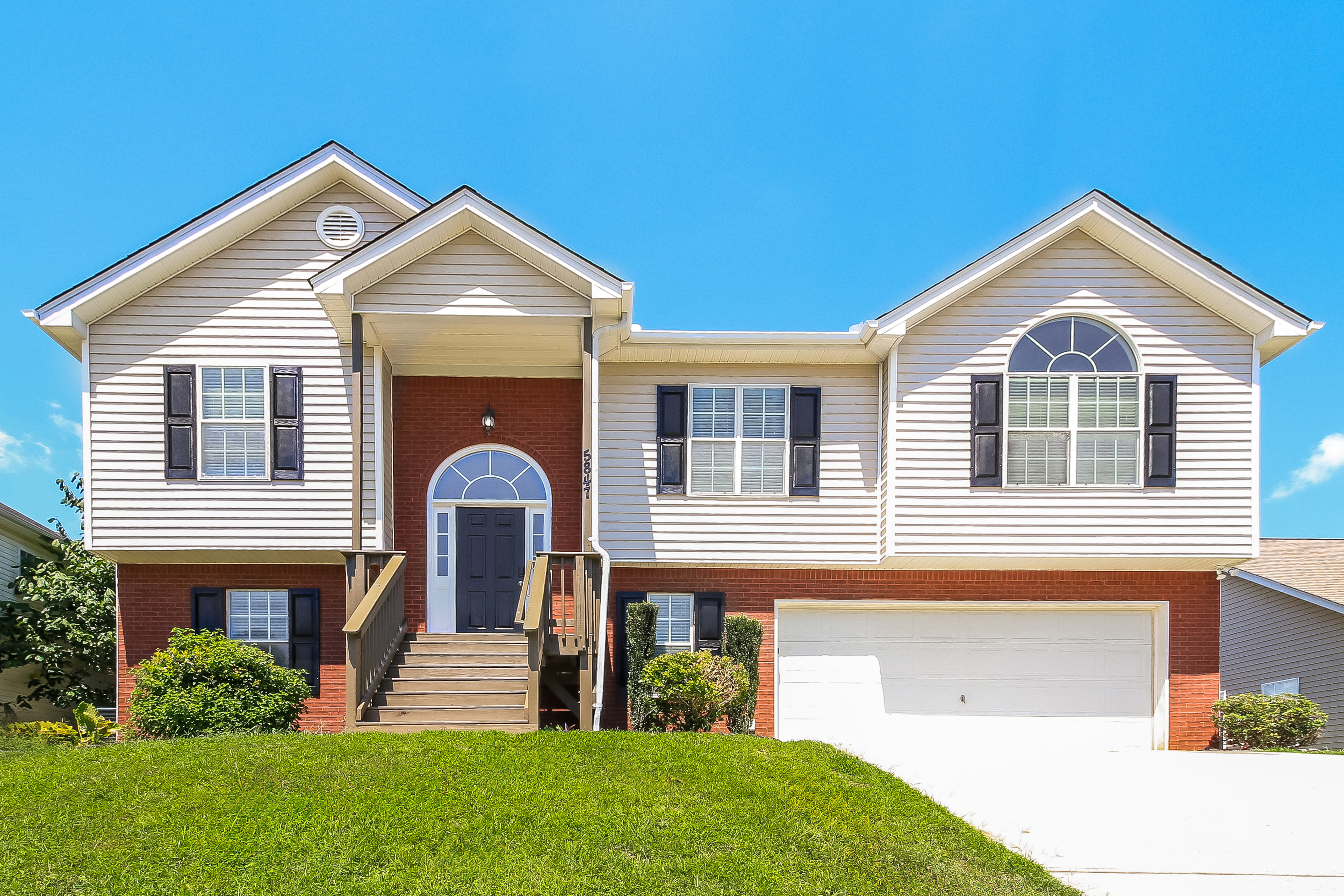 5847 COLONNADE DR REX, GA 30273